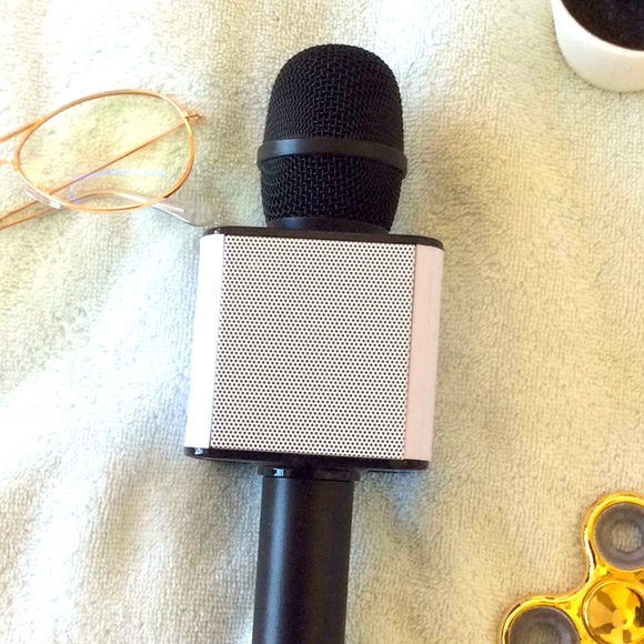 🌸Fun Bluetooth microphone! *Free Shipping!* 💕 - Picture 3 of 6